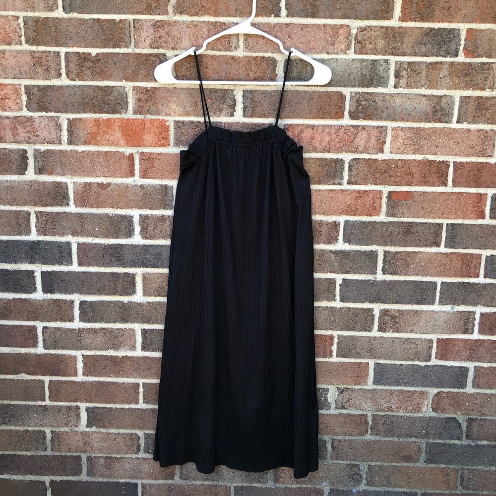 H&M Midi pleated black dress